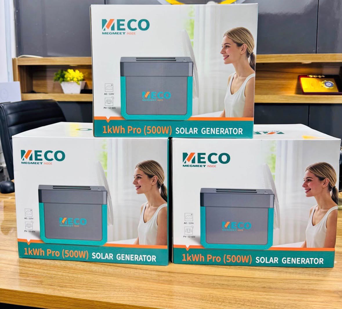MECO 1000Wh Solar Generator with 300W Output